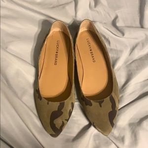 Lucky brand camo flats